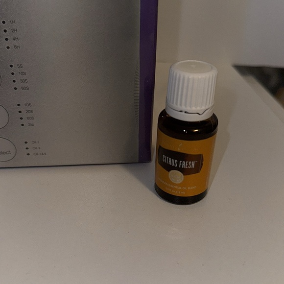 SOLD!! NEW YOUNG LIVING DUET BLUE TOOTH SPEAKER DIFFUSER WITH 8 Essential Oils - Picture 15 of 15